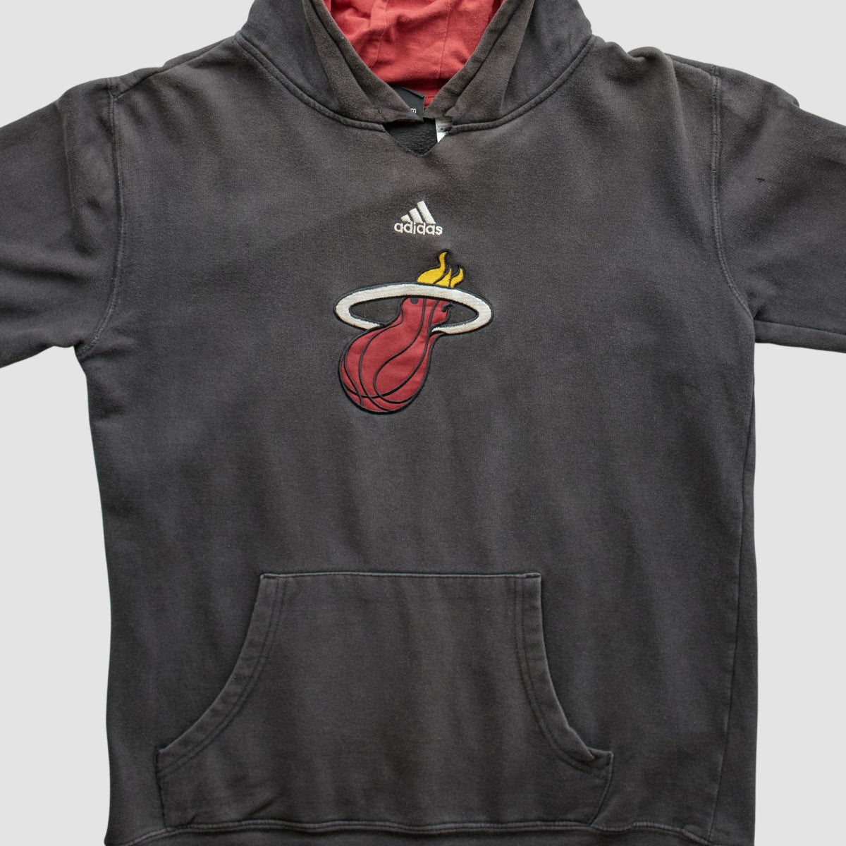 Miami Heat 2000s Pullover Sweatshirt - Charcoal Vintage | Adidas shop
