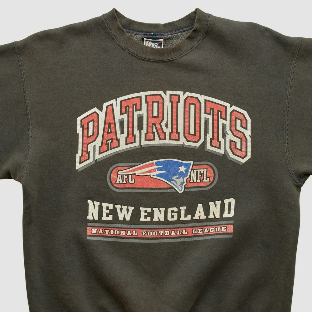 NFL New England Patriots Pro Player 90s Pullover Sweatshirt