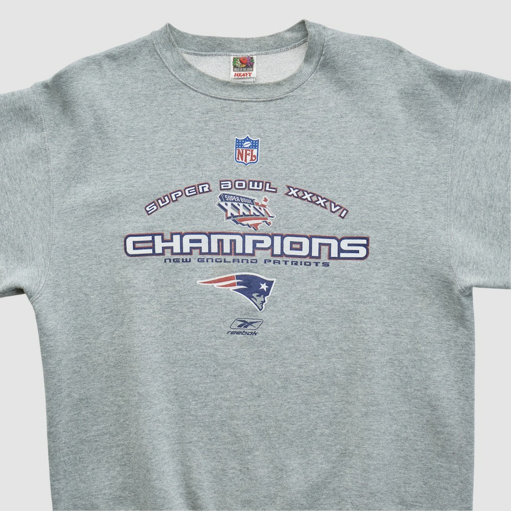 NFL New England Patriots Super Bowl XXXVI Fruit of The Loom 2002 Pullover Sweatshirt