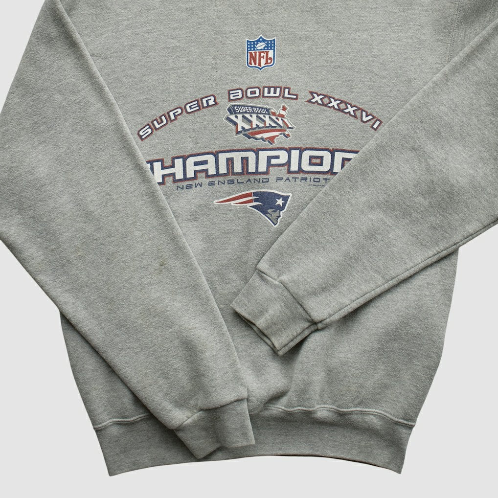 NFL New England Patriots Lee Sport 2002 Pullover Sweatshirt