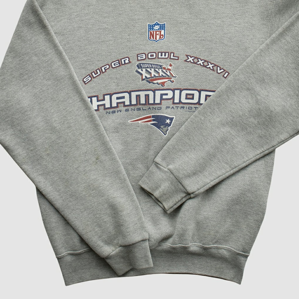 NFL New England Patriots Lee Sport 2002 Pullover Sweatshirt