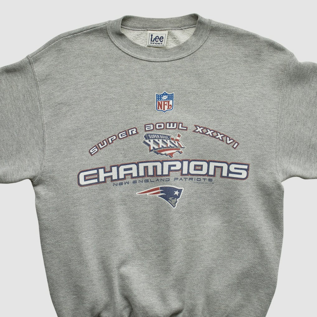 NFL New England Patriots Lee Sport 2002 Pullover Sweatshirt