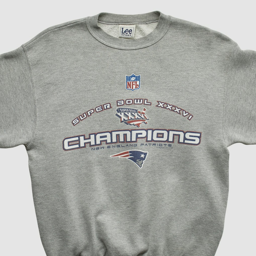 NFL New England Patriots Lee Sport 2002 Pullover Sweatshirt