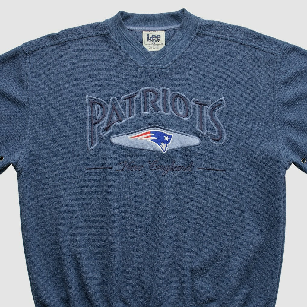 NFL New England Patriots Lee Apparel 90s Pullover Sweatshirt