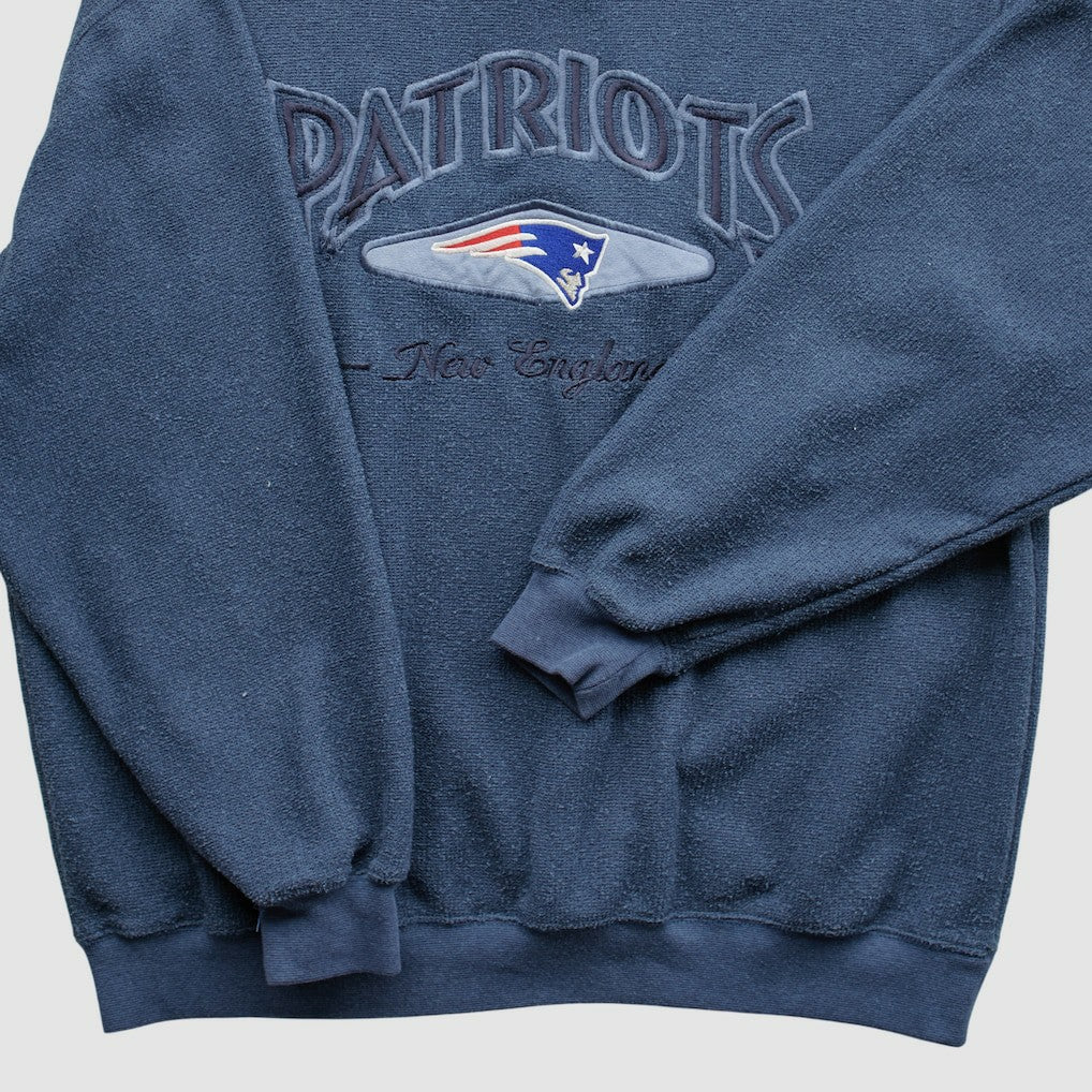 NFL New England Patriots Lee Apparel 90s Pullover Sweatshirt