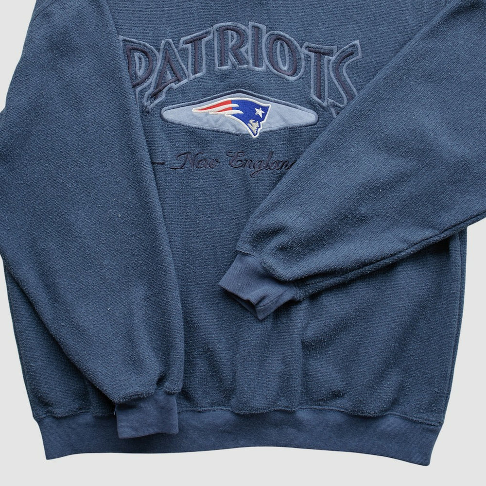 NFL New England Patriots Lee Apparel 90s Pullover Sweatshirt