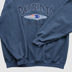 NFL New England Patriots Lee Apparel 90s Pullover Sweatshirt