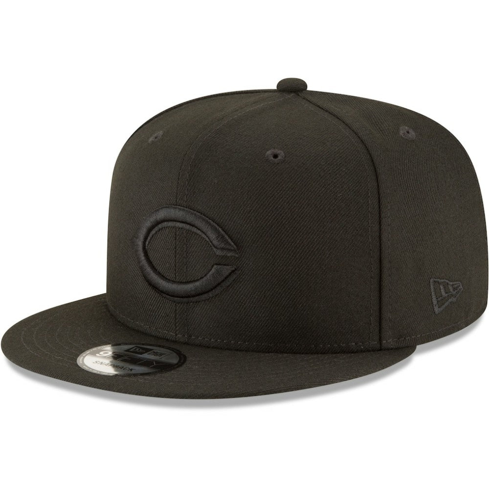 Cincinnati Reds Black on Black 9FIFTY Team Snapback Adjustable Hat - Black | New Era