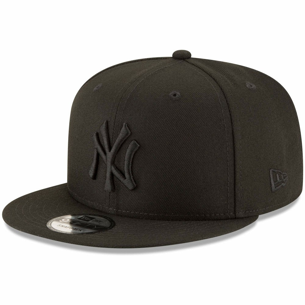 New York Yankees Black on Black 9FIFTY Team Snapback Adjustable Hat - Black | New Era