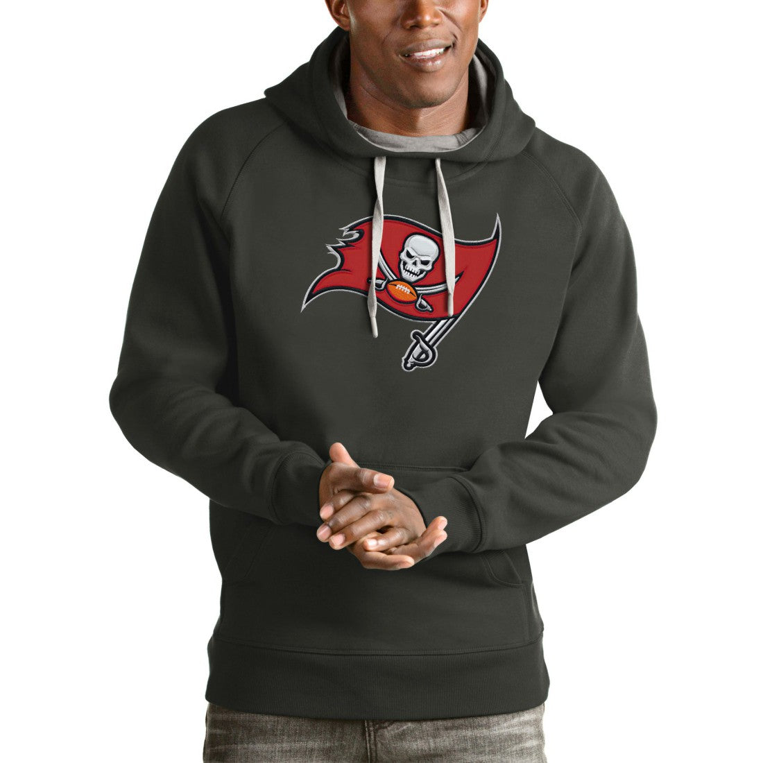 NFL Tampa Bay Buccaneers Antigua Victory Pullover Hoodie