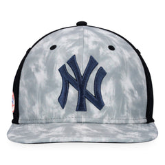 New York Yankees Majestic Smoke Dye Snapback Hat - Gray